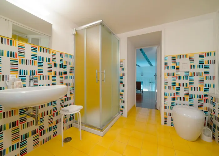 迪莫德路卡旅馆